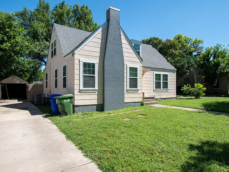 2606 Pine Ave — Photo 17