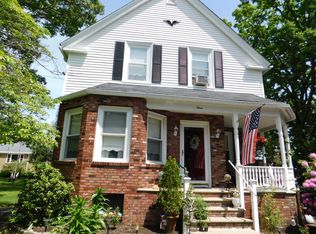 3 Dunedin St, Cranston, RI 02920