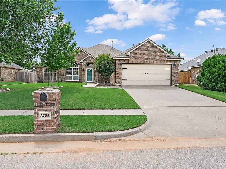 8725 Pikes Peak Rd — Photo 1