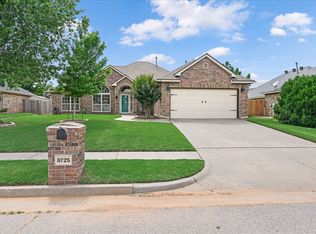8725 Pikes Peak Rd, Yukon, OK 73099