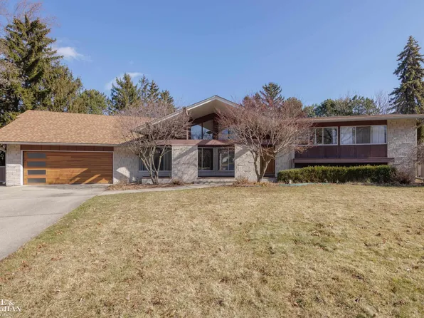 26 Putnam Pl, Grosse Pointe Shores, MI 48236
