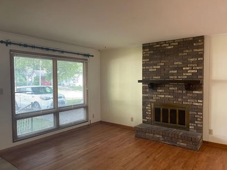 1415 S Western Ave — Photo 2
