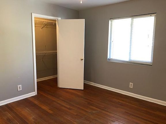 Hardwood Floor Bedrooms w/ Large Closets!