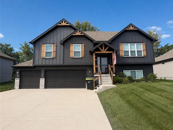 1000 NW Crestwood Dr, Grain Valley, MO 64029