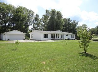 2498 E 1500 North Rd, Windsor, IL 61957