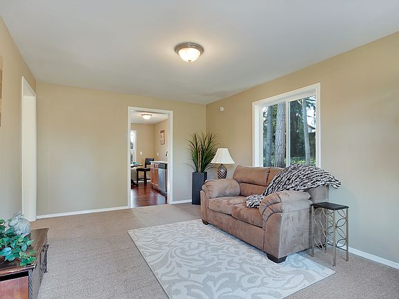 3rd image of 3512 224th St E