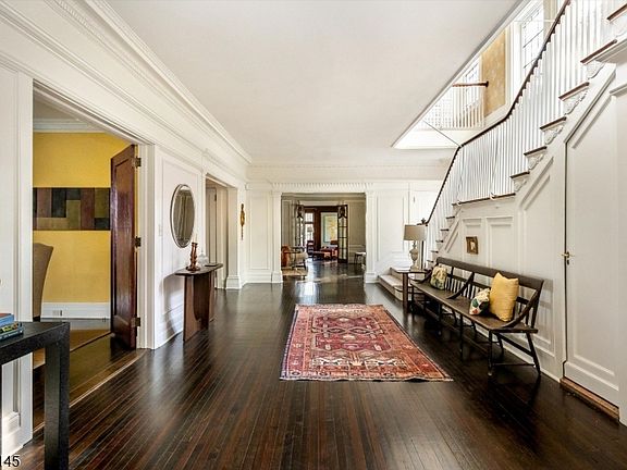 5th image of 190 Ridgewood Ave