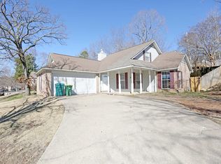 15 Summit Ridge Dr, Little Rock, AR 72211