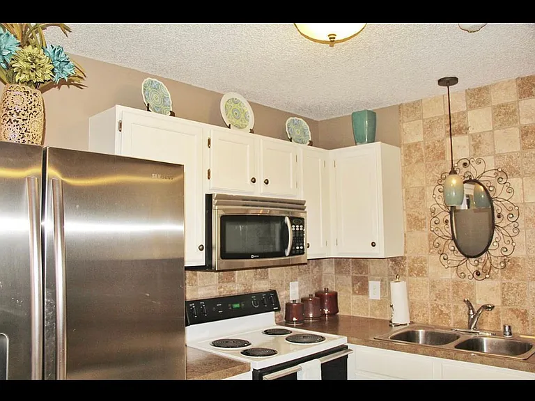 3245 W Parkway Dr — Photo 3