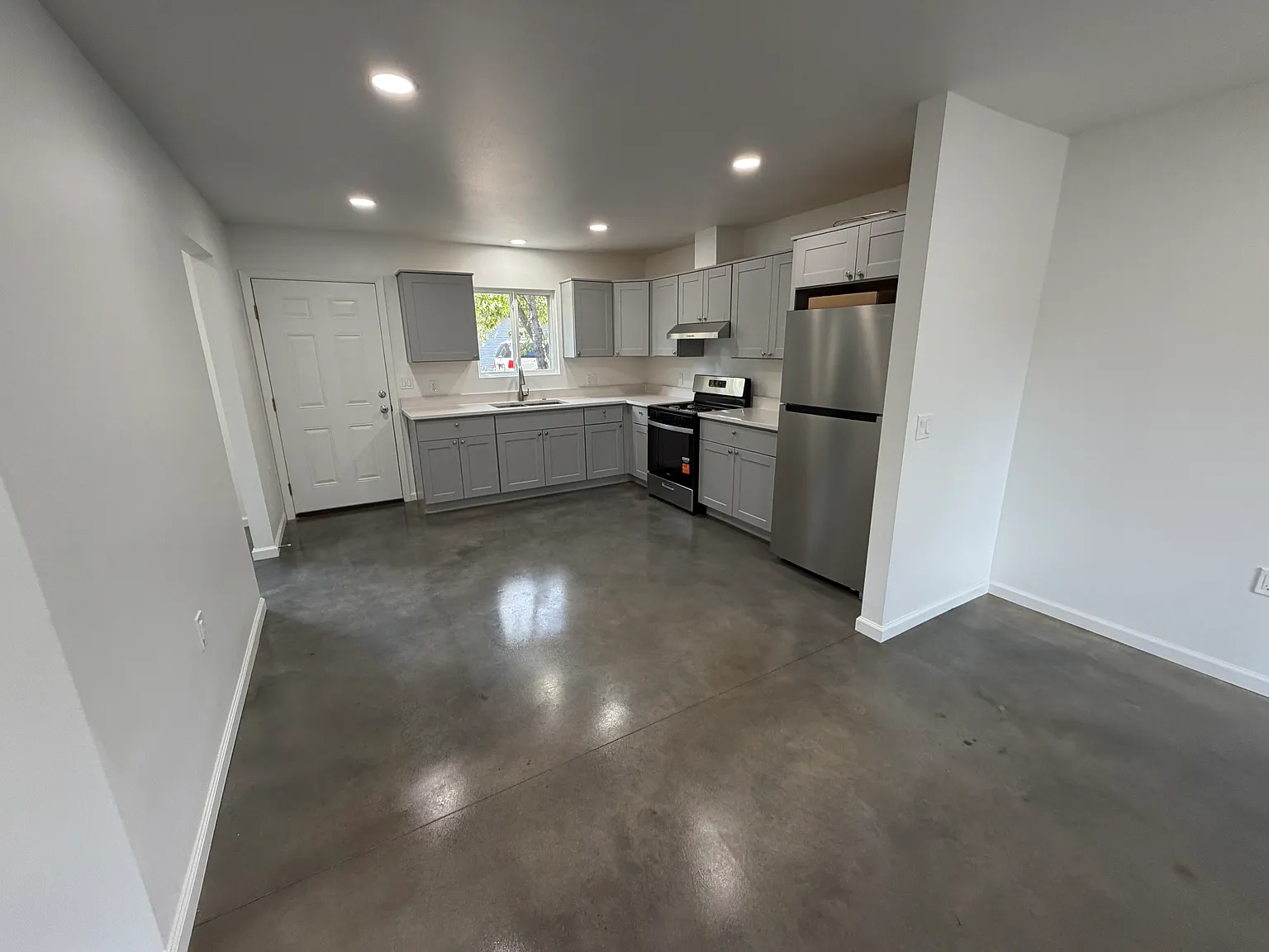 2 bed, 980 sqft, $1,500 — Photo 2
