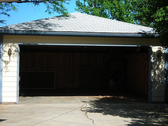 detached garage