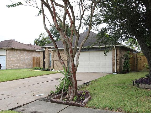 3rd image of 12411 Meadow Briar Dr