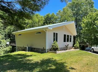 411 Thunderhill Rd, Fancy Gap, VA 24328