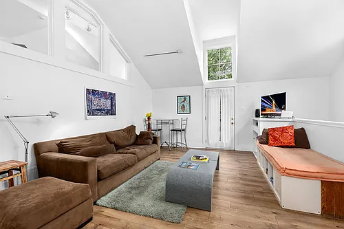 215 Beauregard St #B Photo 1