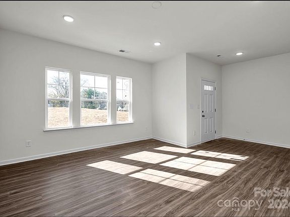 4th image of 1213 Foundry Dr #102/0102