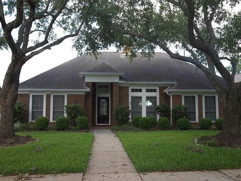 1839 Lake Winds Dr — Photo 1