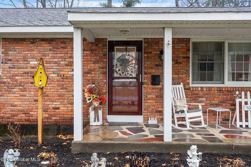 4th image of 35 Saratoga Drive