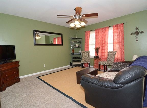 3rd image of 5816 Whitethorne Dr