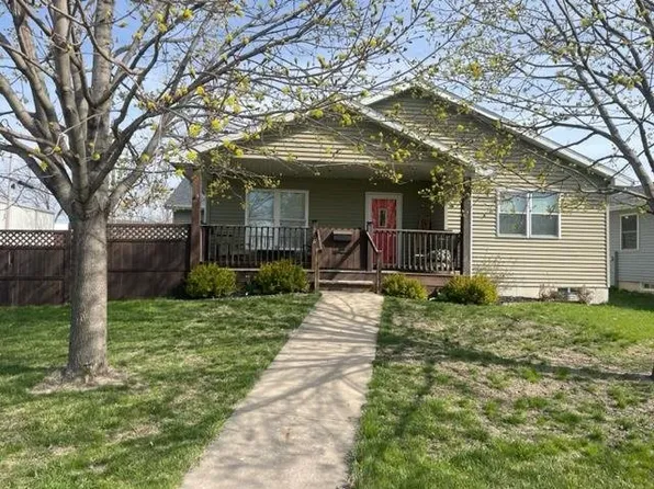 208 E 1st St, Tipton, IA 52772