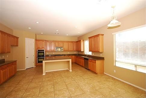 Kitchen &amp; Eat In Kitchen