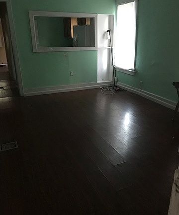 4th image of 1202 N Hickory St