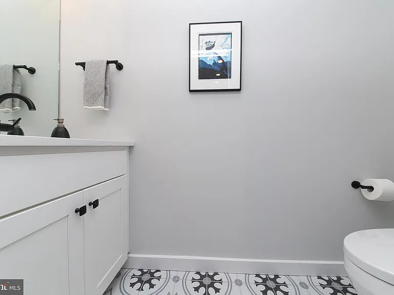 18 W Phil Ellena St #B2 — Photo 5