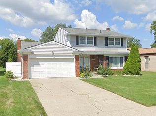 27095 Fairfax St, Southfield, MI 48076