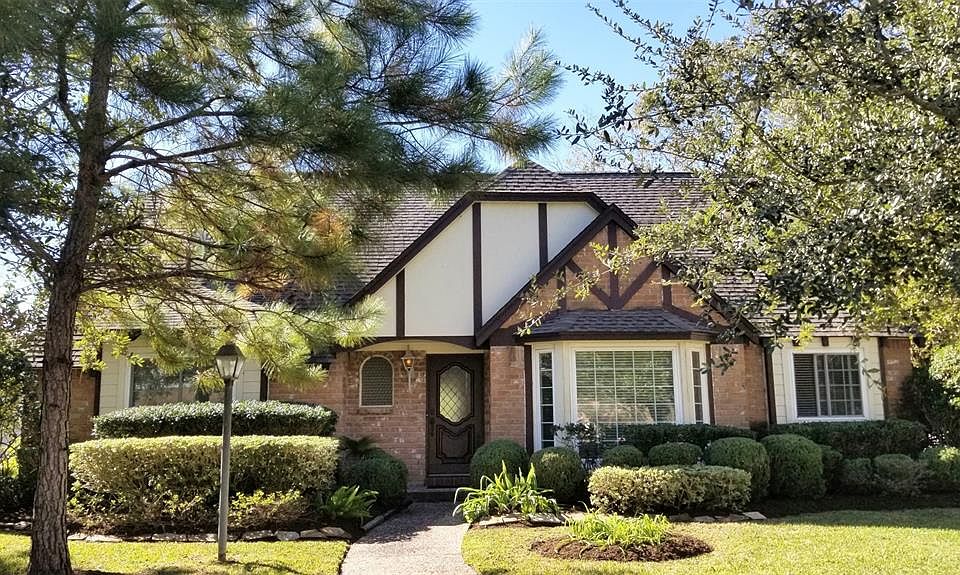 1st image of 1027 Woodbank Dr
