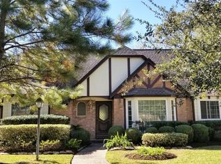 1027 Woodbank Dr, Seabrook, TX 77586
