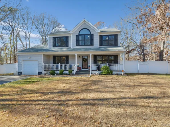 262 Walker Avenue, East Patchogue, NY 11772