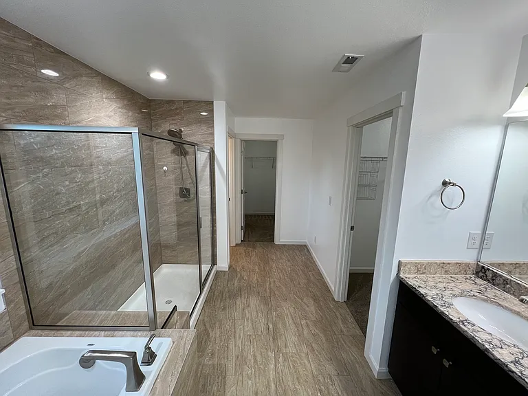 Master bath with 2 closets