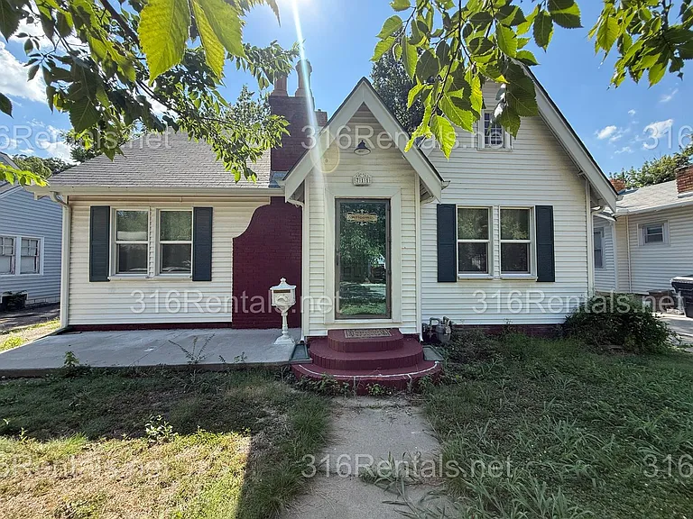 711 S Spruce St — Photo 1