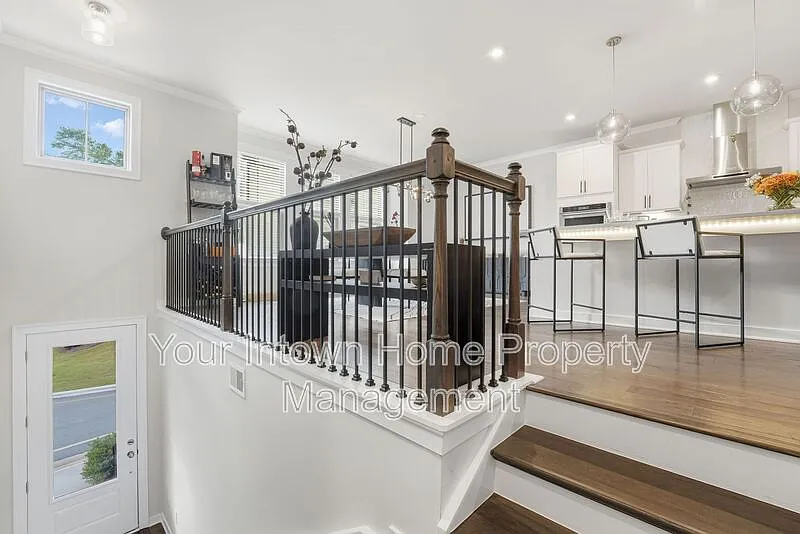 4 bed, 3.5 bath, 2638 sqft, $3,800 — Photo 4