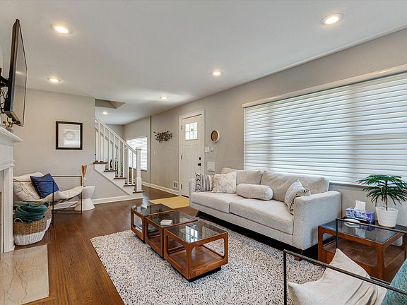 3rd image of 1735 Ashland Ave