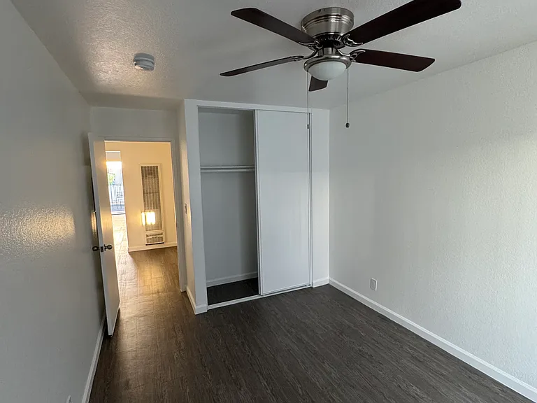 10902 Victory Blvd #14 — Photo 9