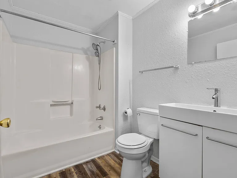 1620 Spring Garden St — Photo 2