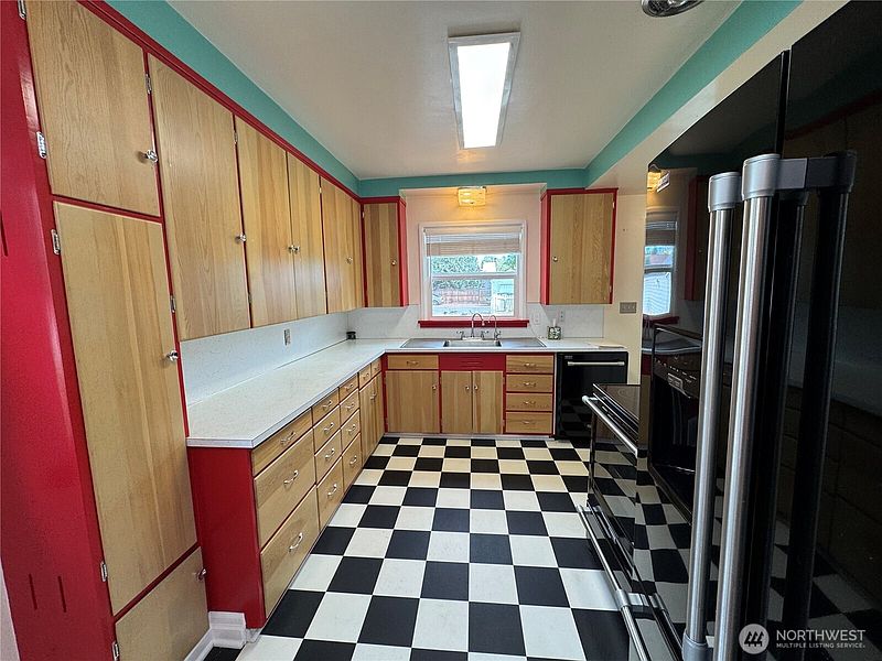 5th image of 317 Ash Street S