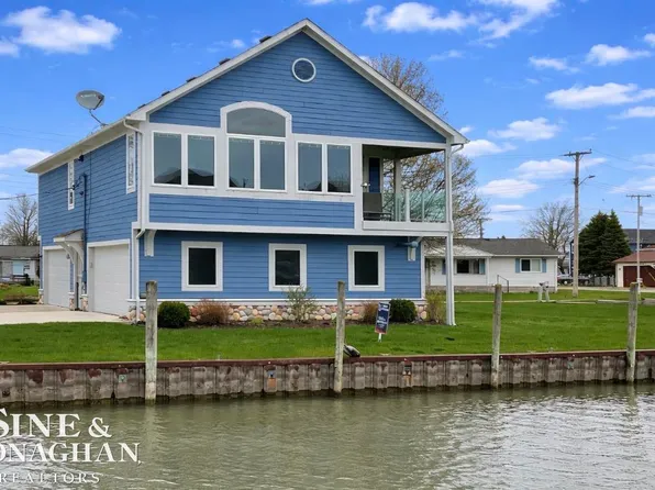 113 Roselawn St, Algonac, MI 48001