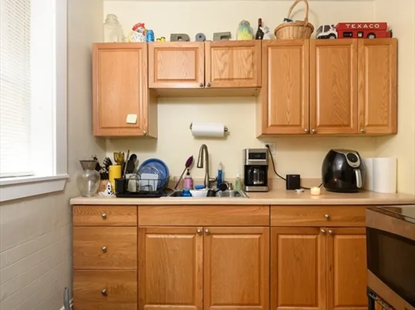 5 Sherborn Ct APT 2, Medford, MA 02155