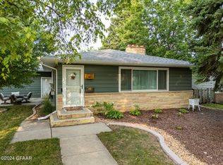 2018 Chestnut St, Grand Forks, ND 58201