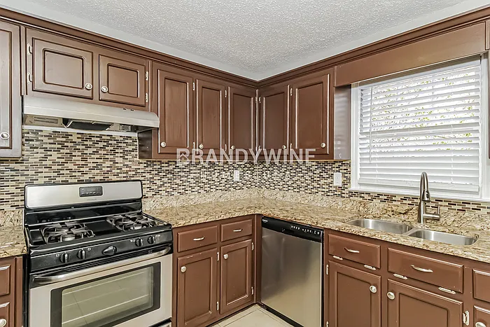 106 Whitney Ln — Photo 7