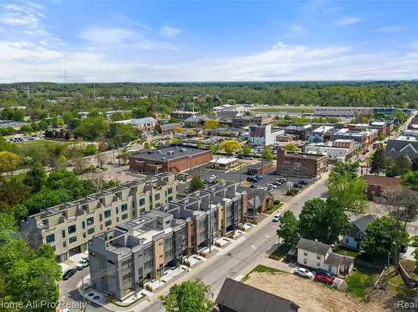 106 N Center St #12, Northville, MI 48167