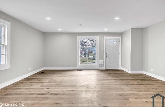 2nd image of 338 Indianwood Blvd