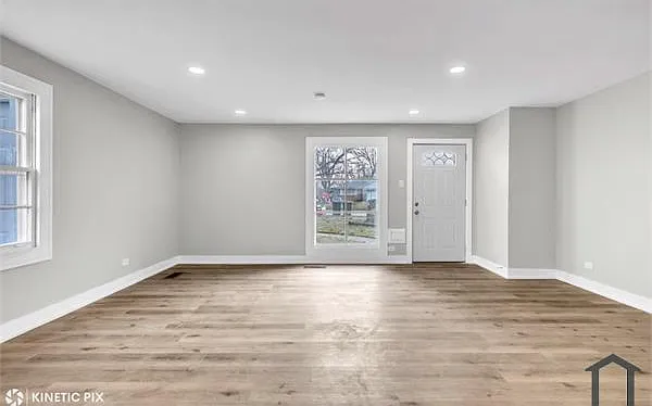 338 Indianwood Blvd — Photo 2