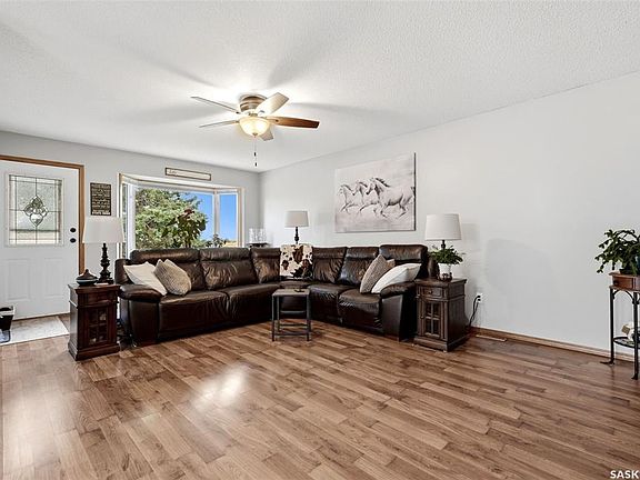 5th image of 104 Findlay STREET