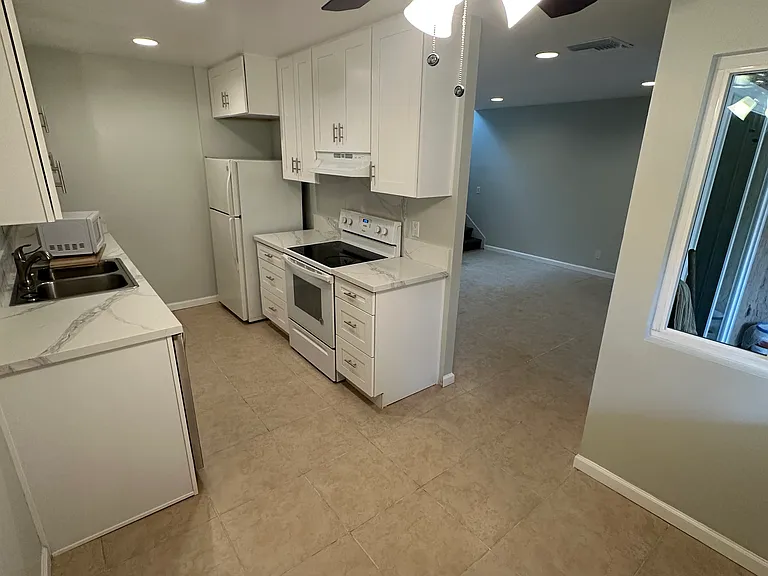 2020 E Grand Ave #H29 — Photo 4