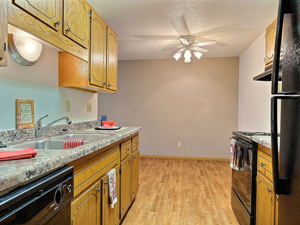 Fargo, ND Westcourt Apartments | Kitchen