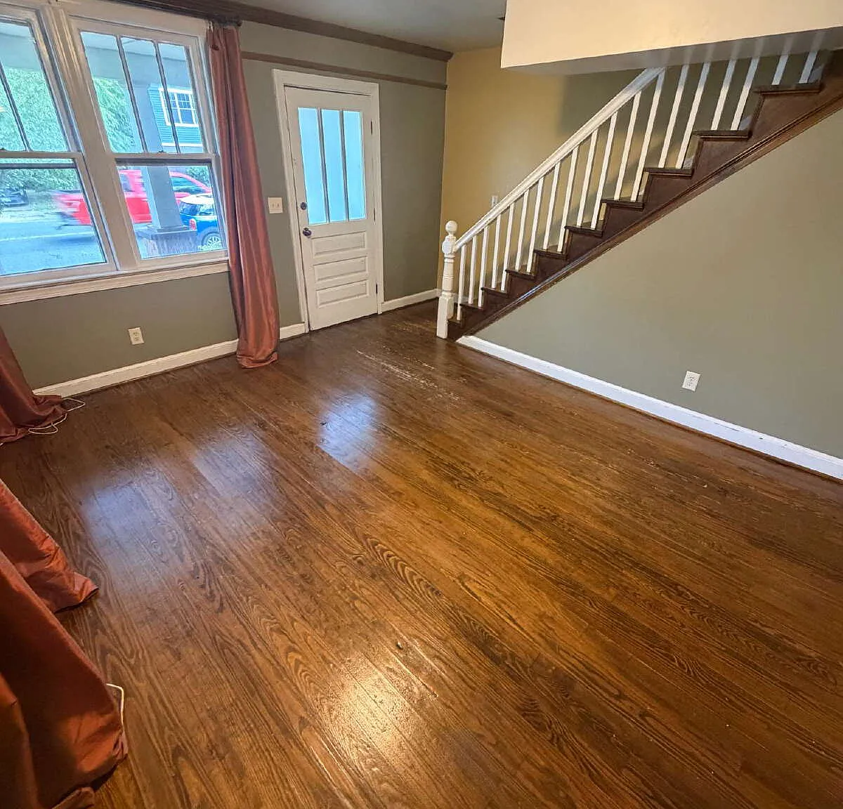 3 bed, 1.0 bath, 1255 sqft, $1,975 — Photo 2