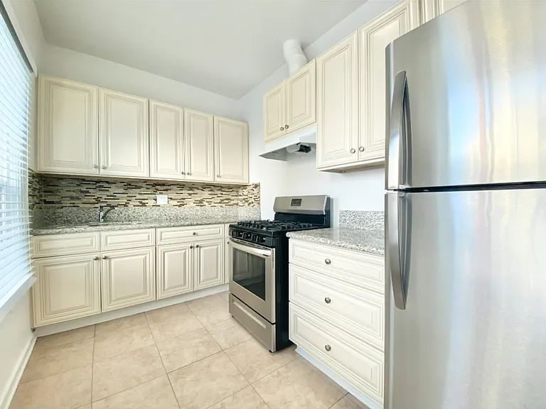 Harvard Hill Apartments - Harvard Hill LLC — Photo 13