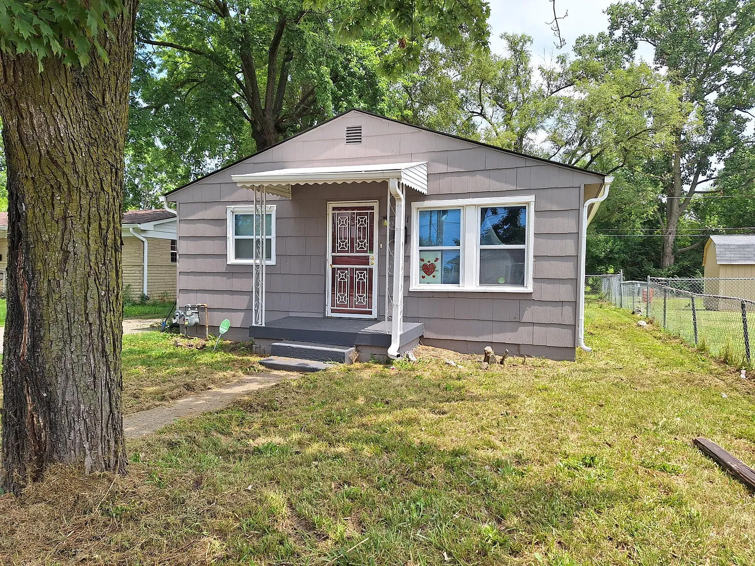 2731 N Keystone Ave photo 1